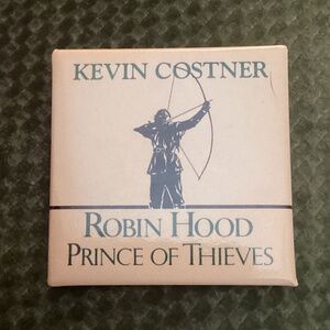 Vintage 1991 Kevin Costner Robin Hood Prince of Thieves Promo Pinback Pin Button